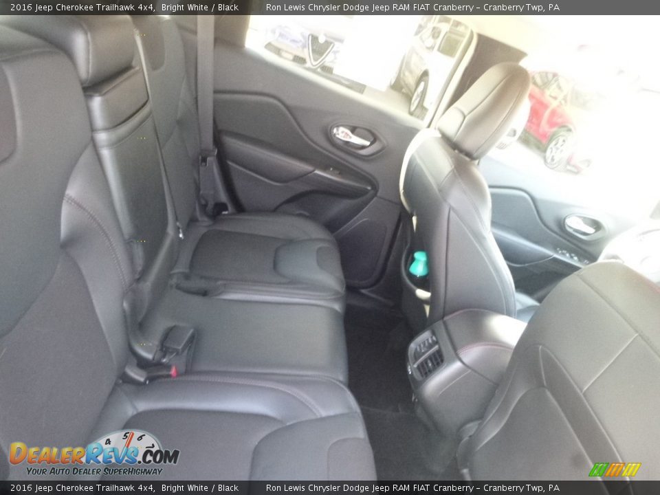 2016 Jeep Cherokee Trailhawk 4x4 Bright White / Black Photo #10