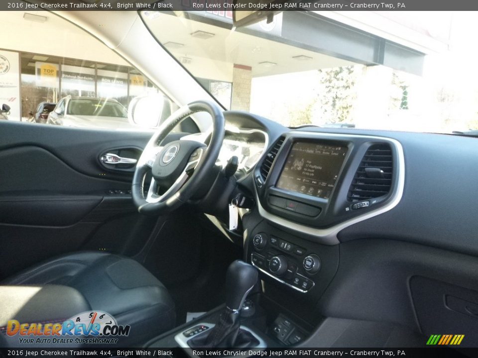 2016 Jeep Cherokee Trailhawk 4x4 Bright White / Black Photo #12
