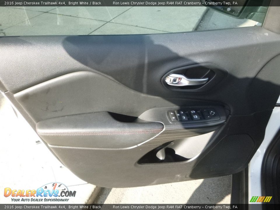 2016 Jeep Cherokee Trailhawk 4x4 Bright White / Black Photo #13