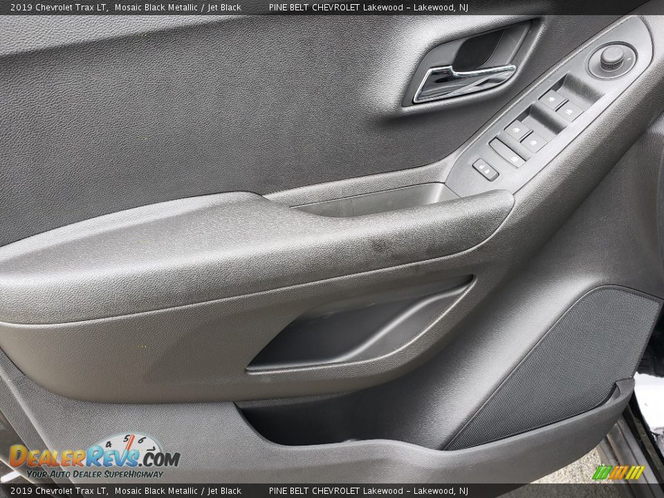 Door Panel of 2019 Chevrolet Trax LT Photo #8