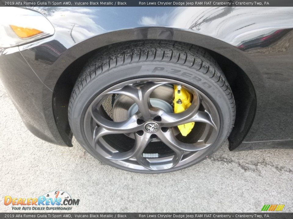 2019 Alfa Romeo Giulia Ti Sport AWD Vulcano Black Metallic / Black Photo #3