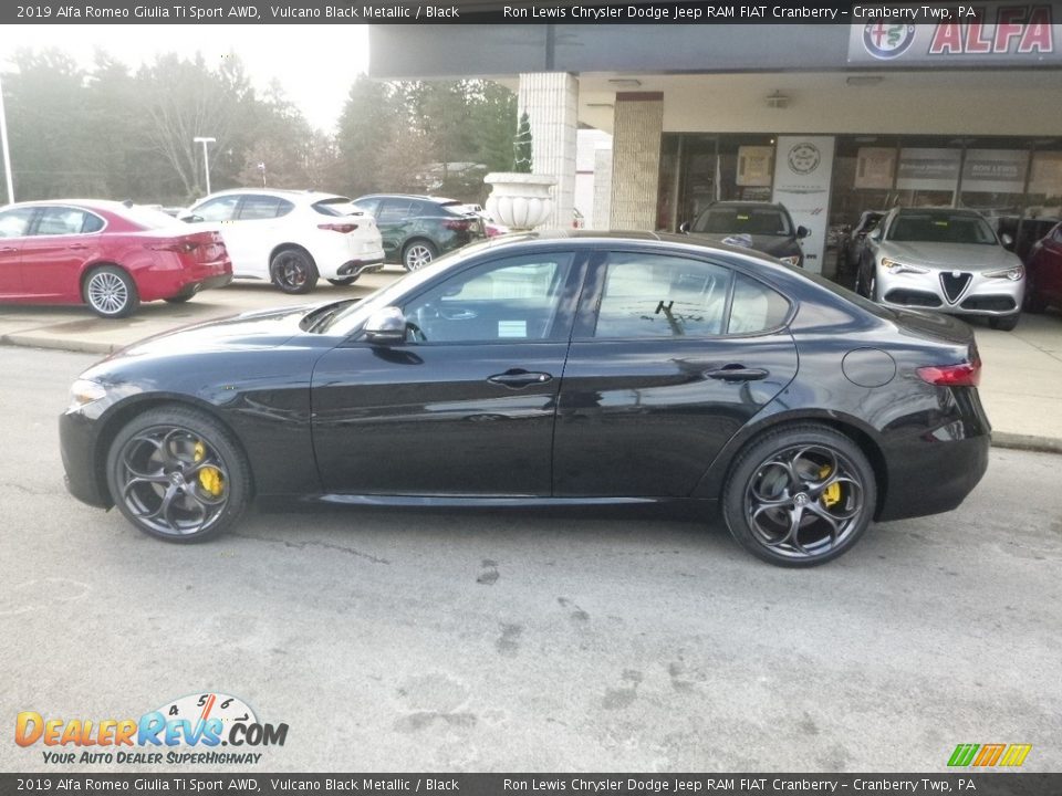 2019 Alfa Romeo Giulia Ti Sport AWD Vulcano Black Metallic / Black Photo #4