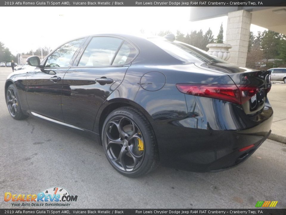 2019 Alfa Romeo Giulia Ti Sport AWD Vulcano Black Metallic / Black Photo #6