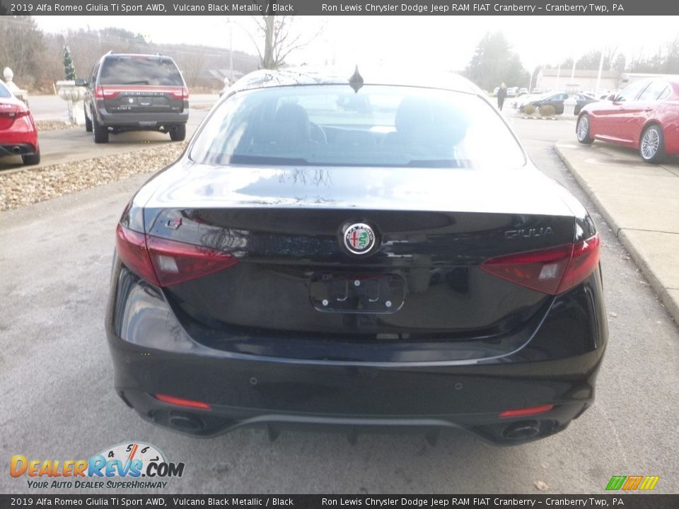 2019 Alfa Romeo Giulia Ti Sport AWD Vulcano Black Metallic / Black Photo #7