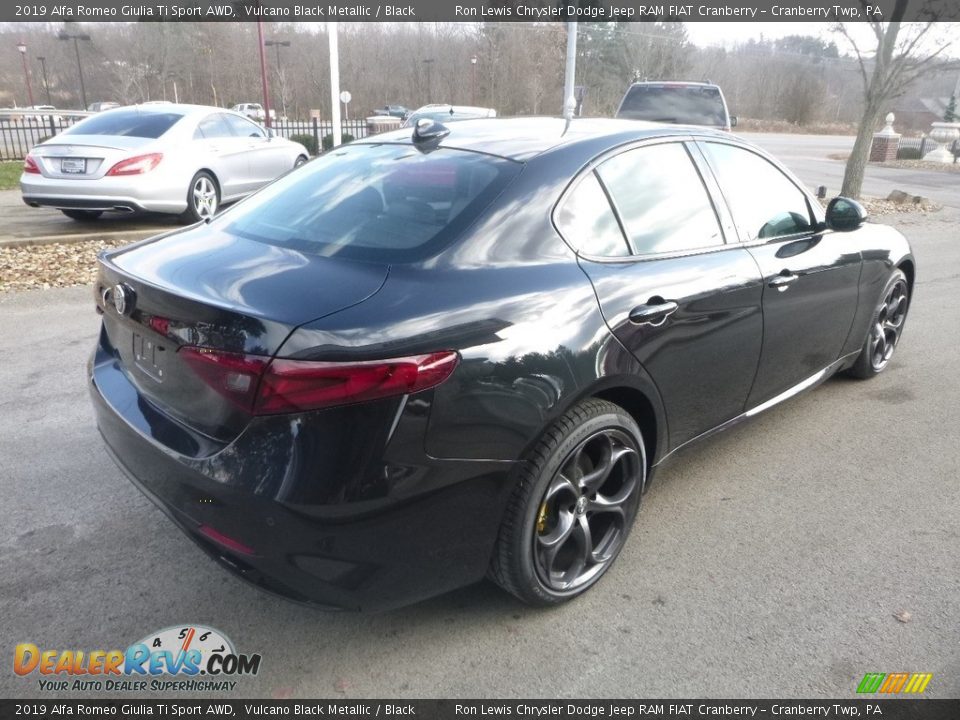 2019 Alfa Romeo Giulia Ti Sport AWD Vulcano Black Metallic / Black Photo #8