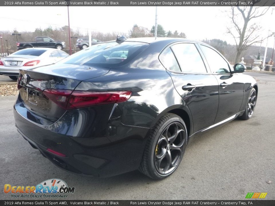 2019 Alfa Romeo Giulia Ti Sport AWD Vulcano Black Metallic / Black Photo #9