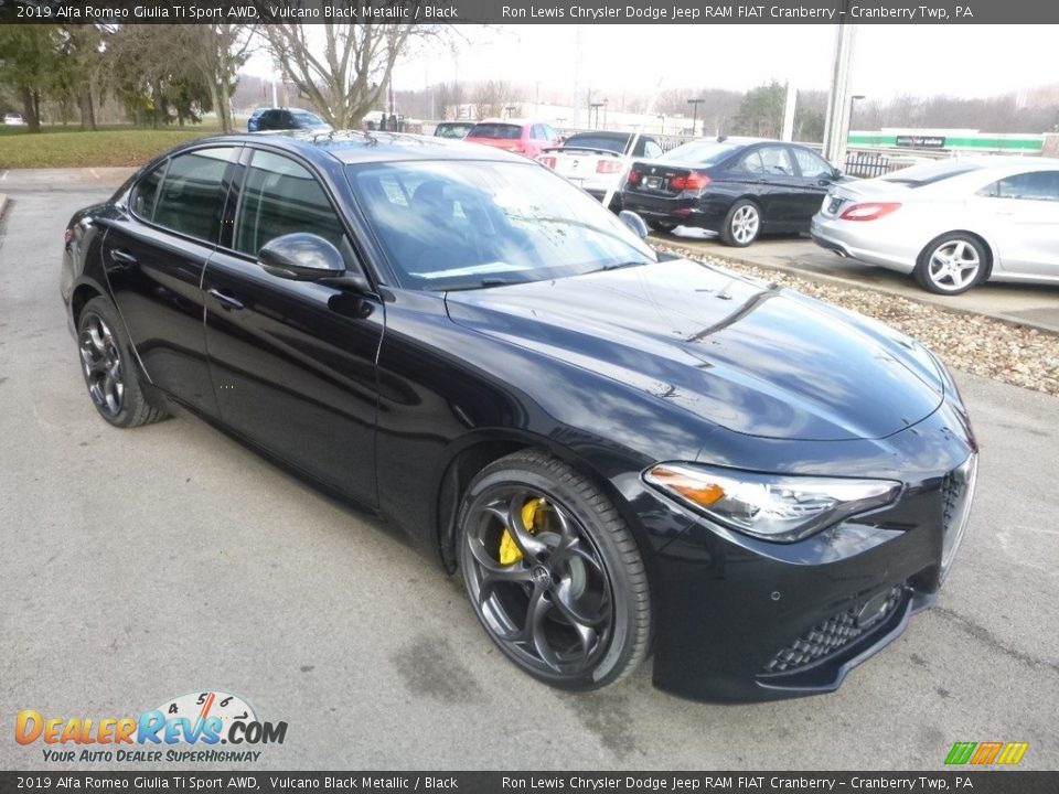 2019 Alfa Romeo Giulia Ti Sport AWD Vulcano Black Metallic / Black Photo #11