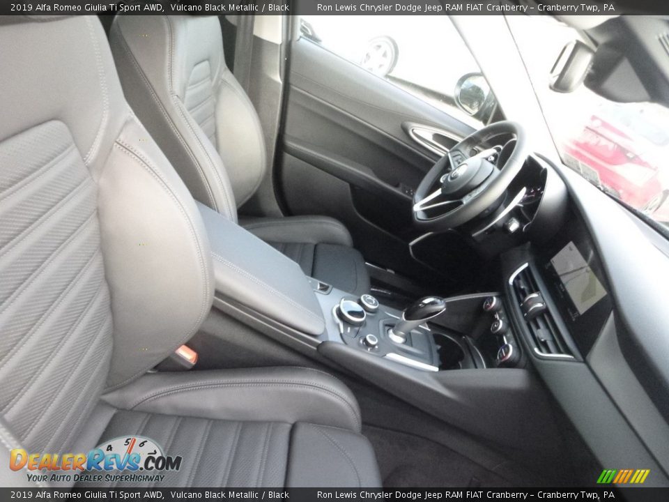 2019 Alfa Romeo Giulia Ti Sport AWD Vulcano Black Metallic / Black Photo #14
