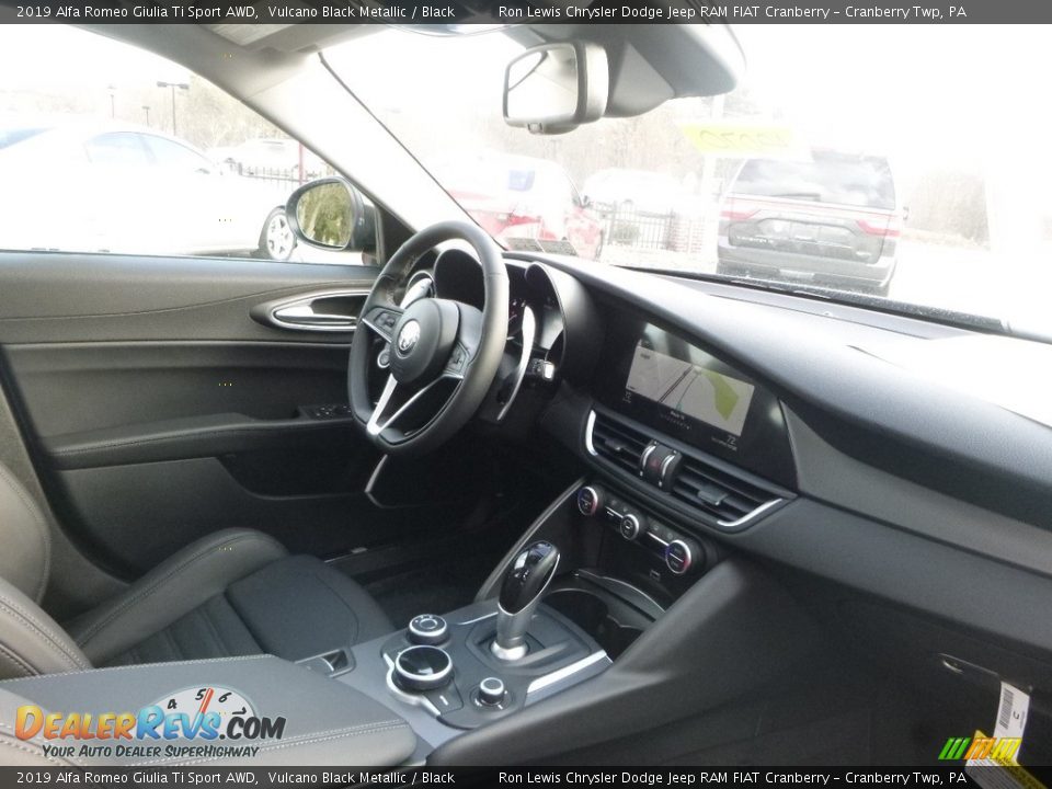 2019 Alfa Romeo Giulia Ti Sport AWD Vulcano Black Metallic / Black Photo #15