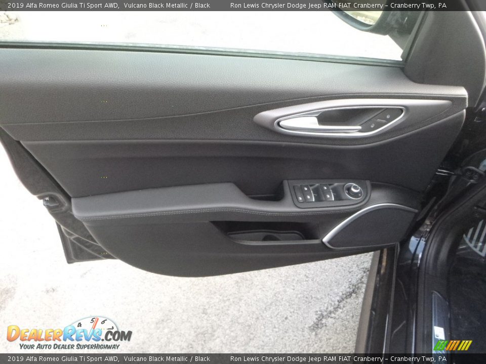 2019 Alfa Romeo Giulia Ti Sport AWD Vulcano Black Metallic / Black Photo #18