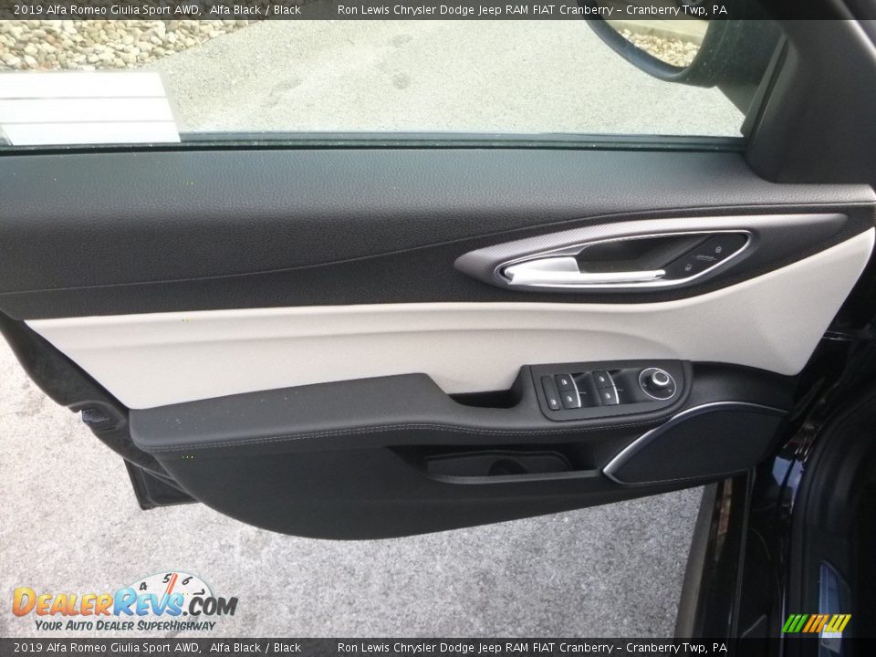 2019 Alfa Romeo Giulia Sport AWD Alfa Black / Black Photo #17