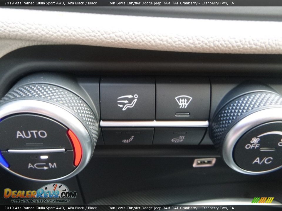2019 Alfa Romeo Giulia Sport AWD Alfa Black / Black Photo #22