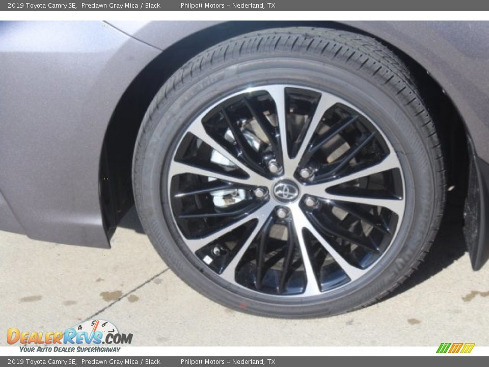 2019 Toyota Camry SE Predawn Gray Mica / Black Photo #5