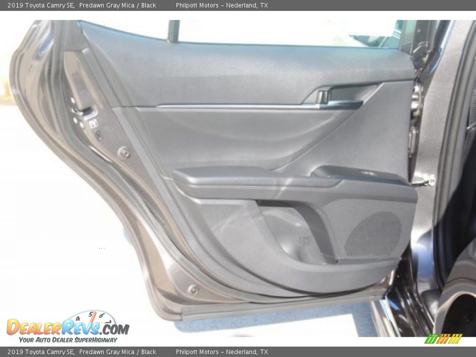 2019 Toyota Camry SE Predawn Gray Mica / Black Photo #17