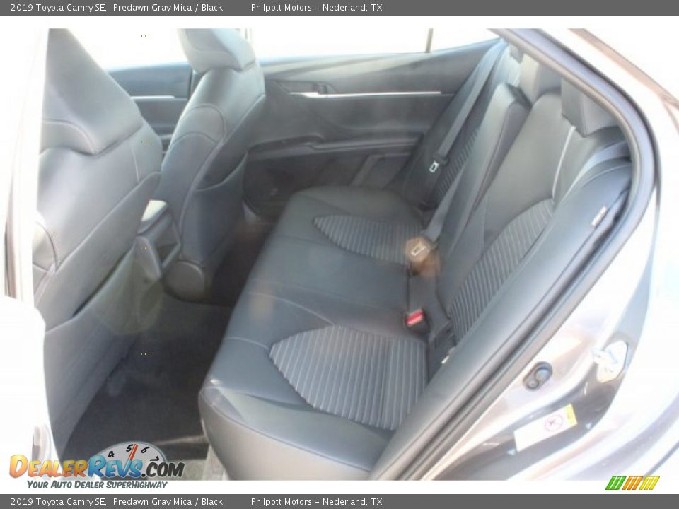 2019 Toyota Camry SE Predawn Gray Mica / Black Photo #18