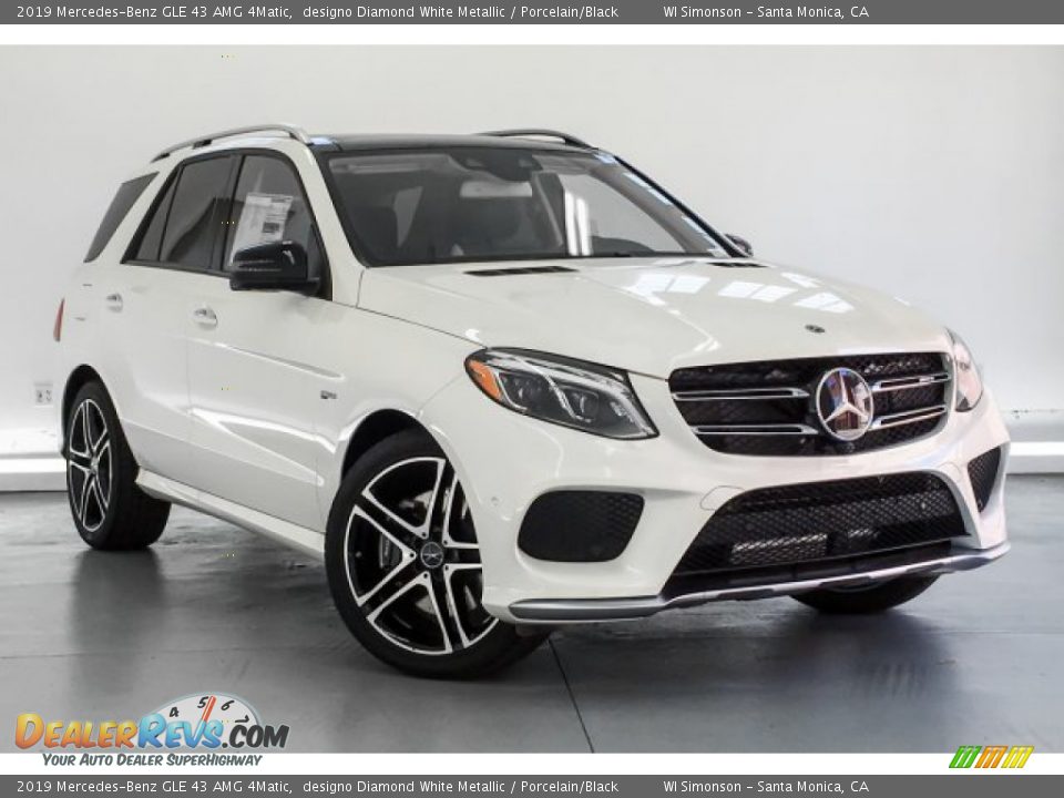 Front 3/4 View of 2019 Mercedes-Benz GLE 43 AMG 4Matic Photo #12
