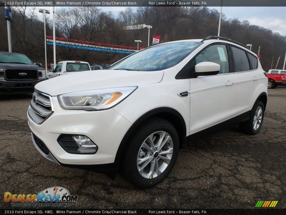 Front 3/4 View of 2019 Ford Escape SEL 4WD Photo #7