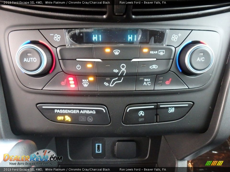 Controls of 2019 Ford Escape SEL 4WD Photo #20