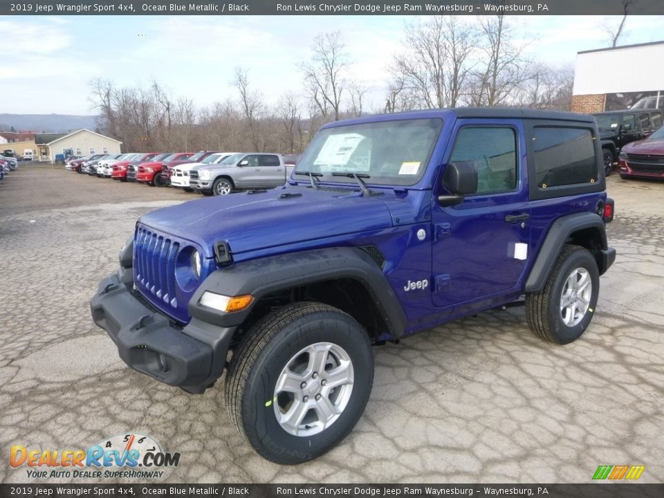 Front 3/4 View of 2019 Jeep Wrangler Sport 4x4 Photo #1