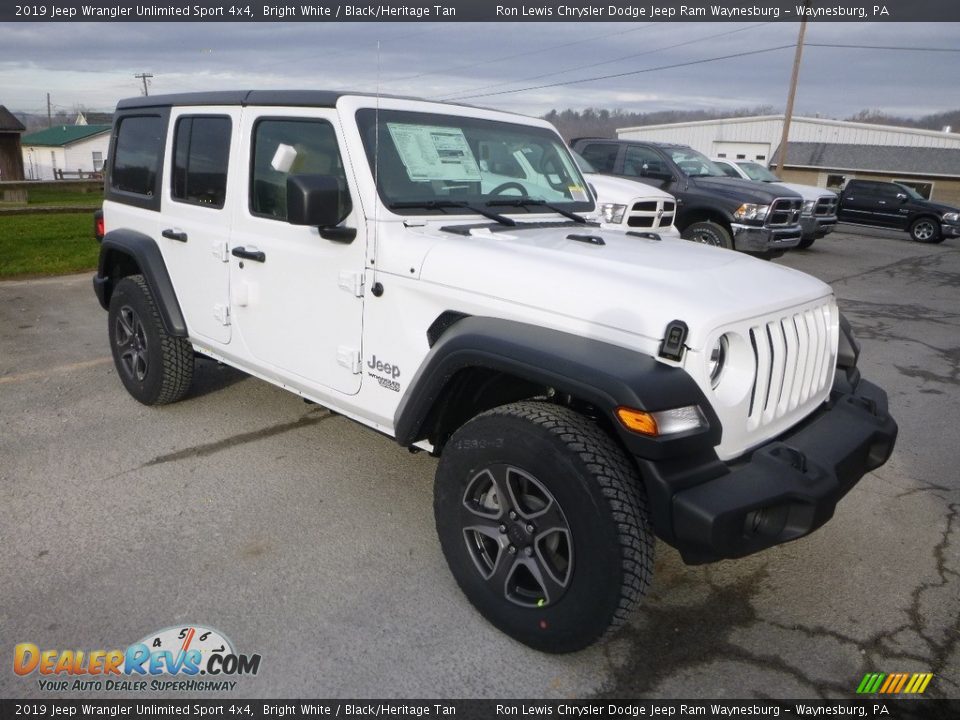Front 3/4 View of 2019 Jeep Wrangler Unlimited Sport 4x4 Photo #8