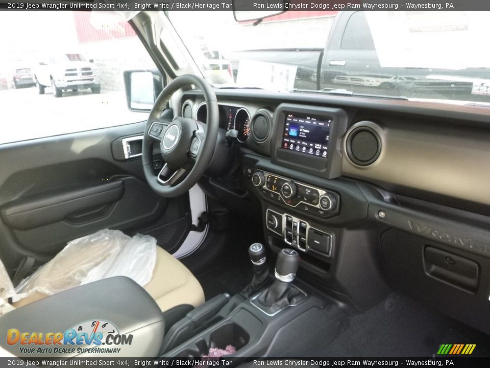 2019 Jeep Wrangler Unlimited Sport 4x4 Bright White / Black/Heritage Tan Photo #11