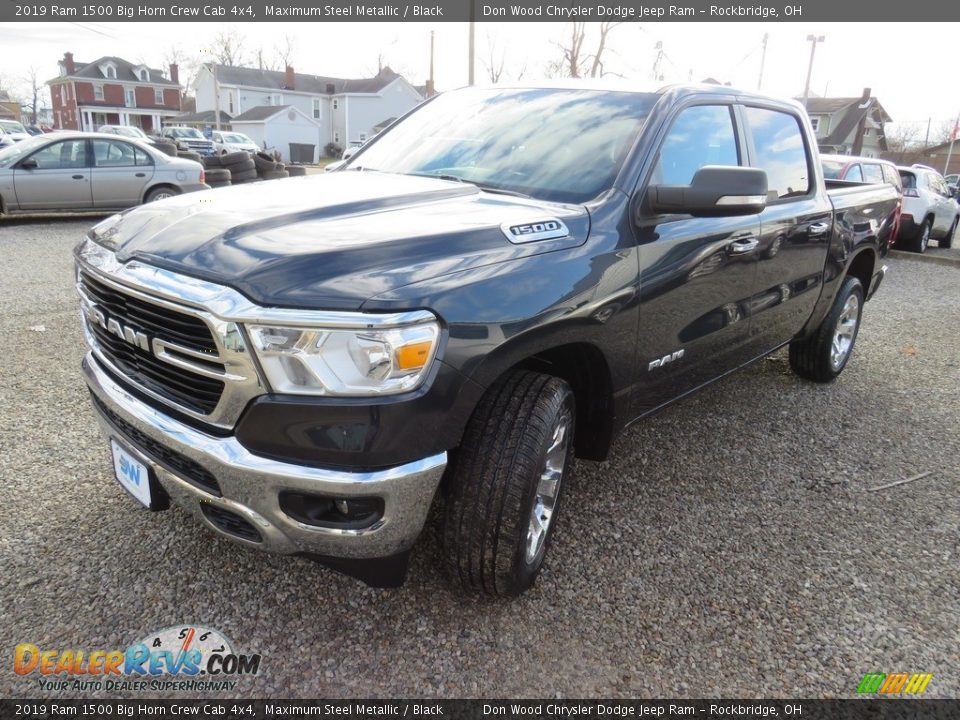 Front 3/4 View of 2019 Ram 1500 Big Horn Crew Cab 4x4 Photo #9
