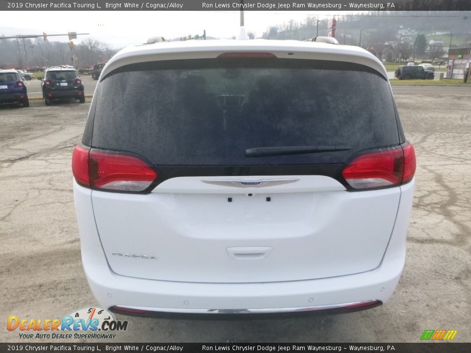 2019 Chrysler Pacifica Touring L Bright White / Cognac/Alloy Photo #4
