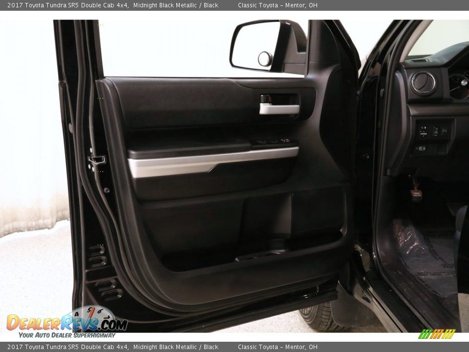 2017 Toyota Tundra SR5 Double Cab 4x4 Midnight Black Metallic / Black Photo #4