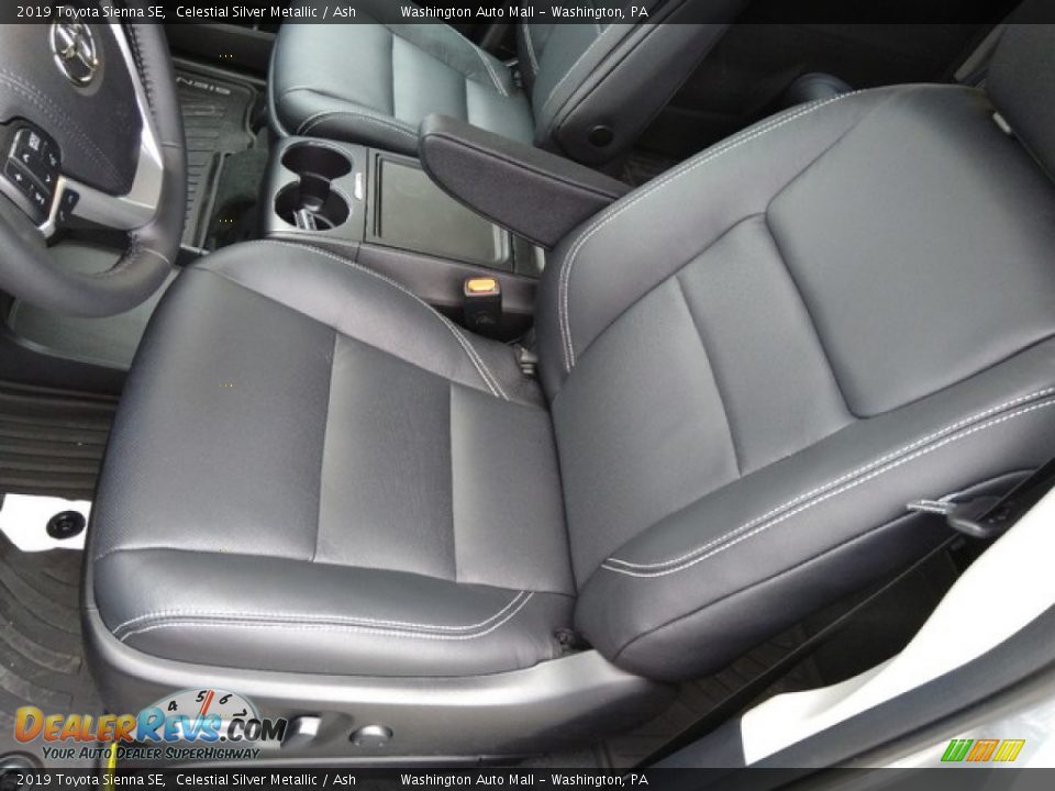 Front Seat of 2019 Toyota Sienna SE Photo #12