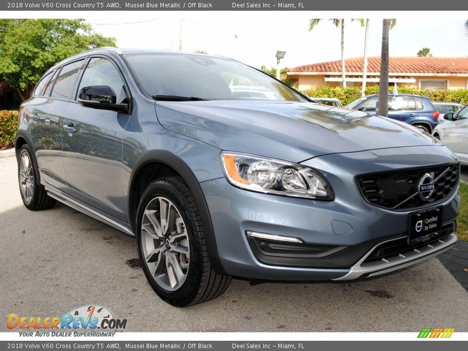 2018 Volvo V60 Cross Country T5 AWD Mussel Blue Metallic / Off Black Photo #2