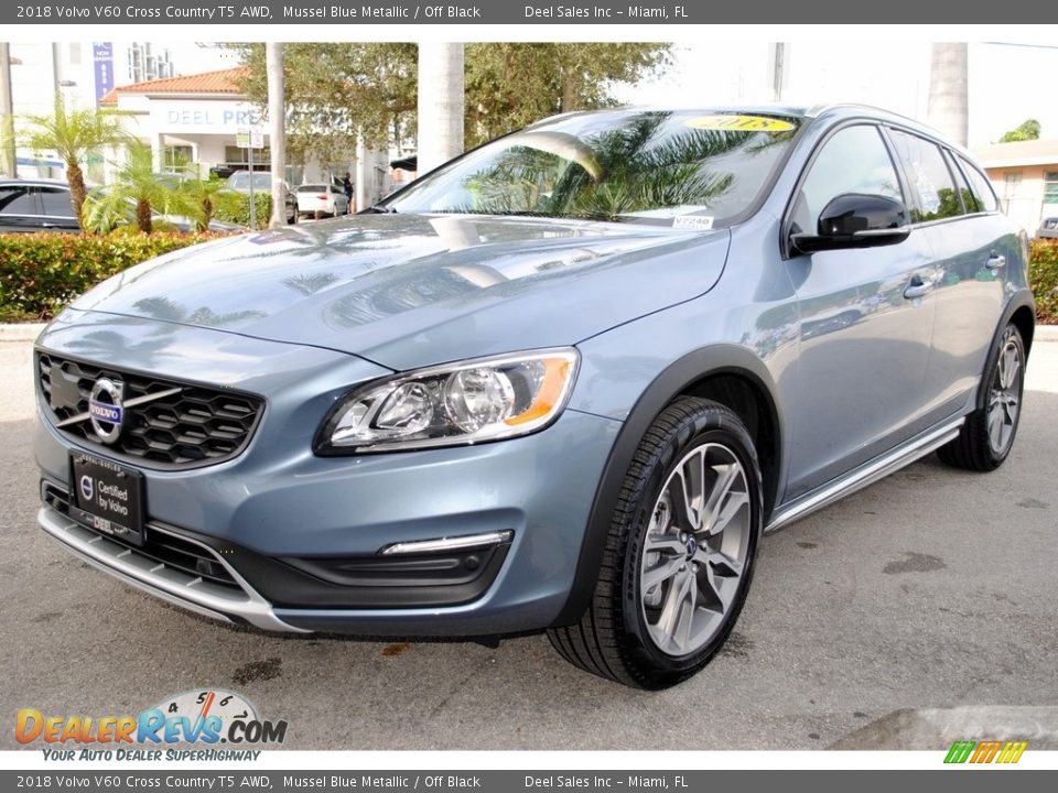 2018 Volvo V60 Cross Country T5 AWD Mussel Blue Metallic / Off Black Photo #5