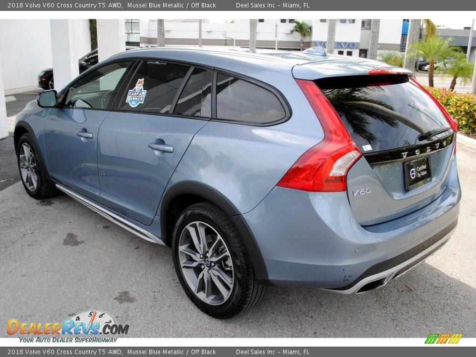 2018 Volvo V60 Cross Country T5 AWD Mussel Blue Metallic / Off Black Photo #6