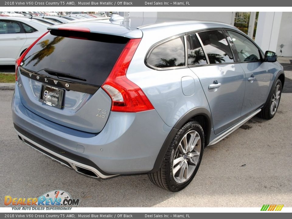 2018 Volvo V60 Cross Country T5 AWD Mussel Blue Metallic / Off Black Photo #9