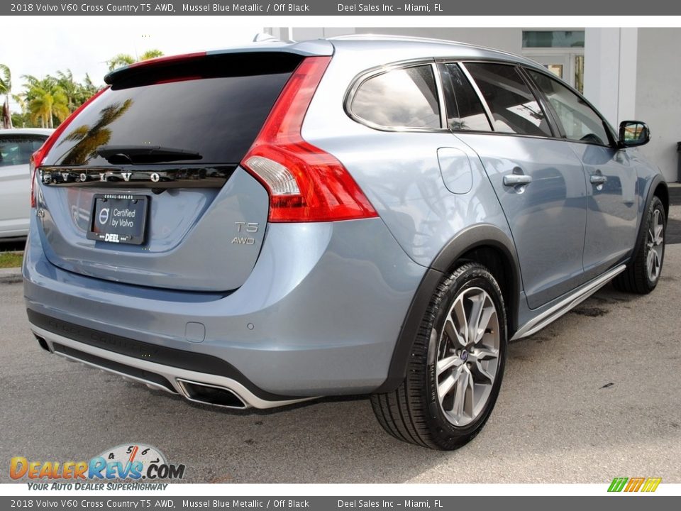 2018 Volvo V60 Cross Country T5 AWD Mussel Blue Metallic / Off Black Photo #10