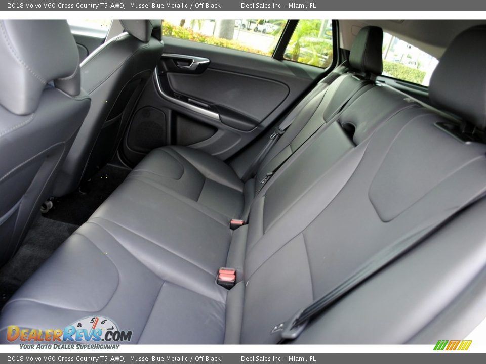 2018 Volvo V60 Cross Country T5 AWD Mussel Blue Metallic / Off Black Photo #12
