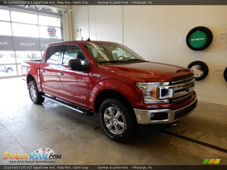 Front 3/4 View of 2019 Ford F150 XLT SuperCrew 4x4 Photo #1