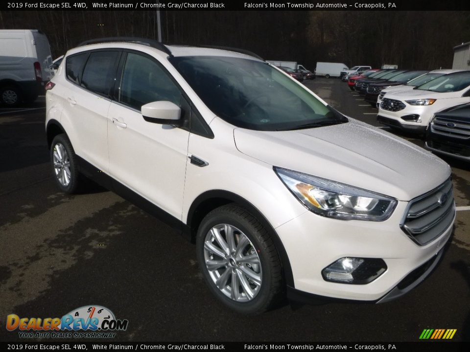 Front 3/4 View of 2019 Ford Escape SEL 4WD Photo #3