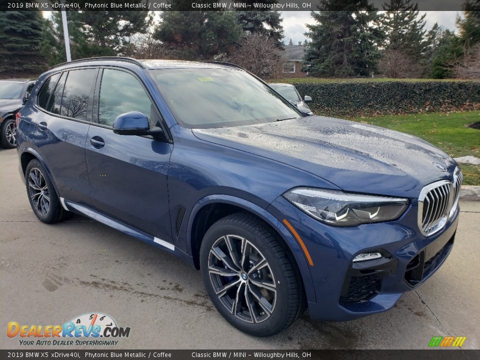 Front 3/4 View of 2019 BMW X5 xDrive40i Photo #1