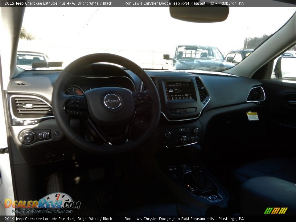 2019 Jeep Cherokee Latitude Plus 4x4 Bright White / Black Photo #13