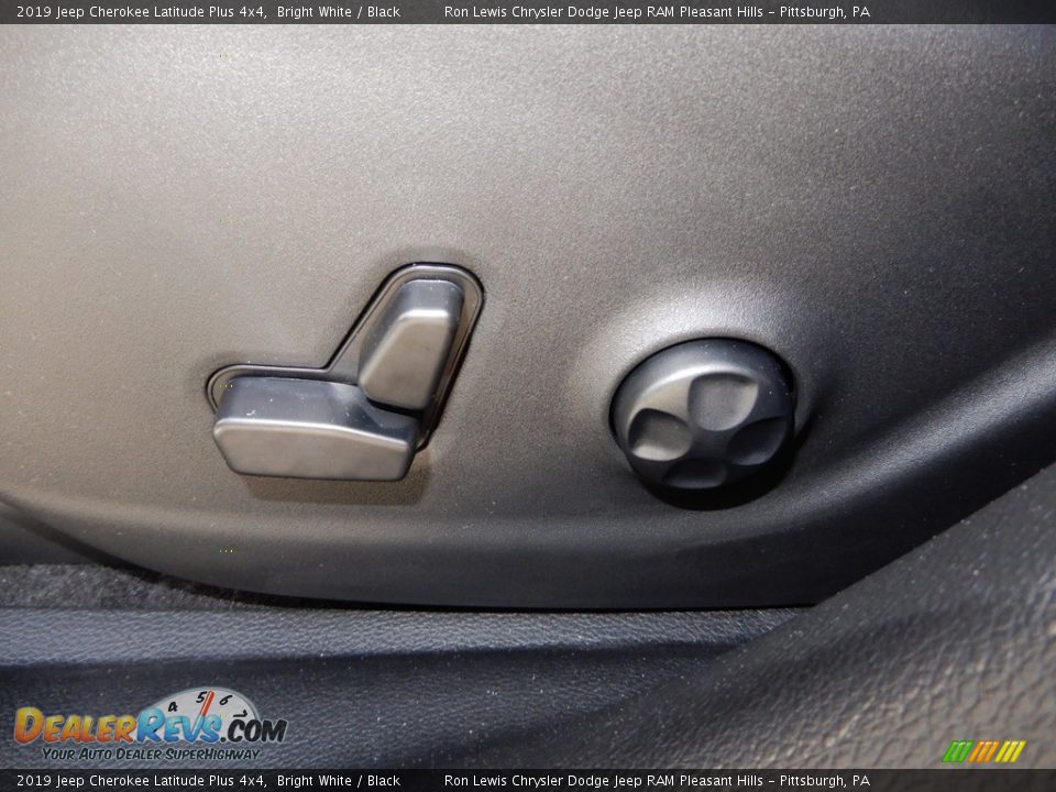 2019 Jeep Cherokee Latitude Plus 4x4 Bright White / Black Photo #16