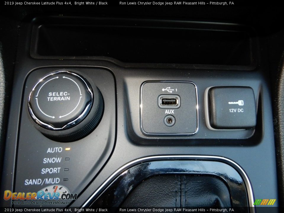 2019 Jeep Cherokee Latitude Plus 4x4 Bright White / Black Photo #18