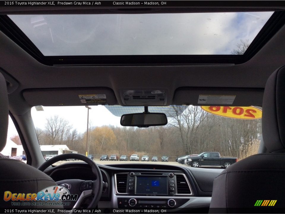 2016 Toyota Highlander XLE Predawn Gray Mica / Ash Photo #16
