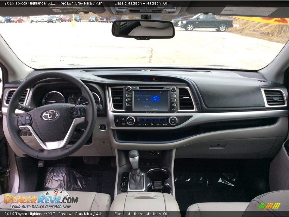 2016 Toyota Highlander XLE Predawn Gray Mica / Ash Photo #17