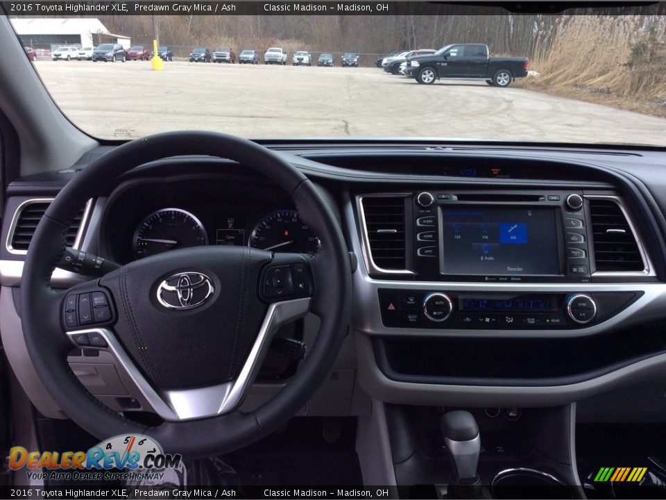 2016 Toyota Highlander XLE Predawn Gray Mica / Ash Photo #18