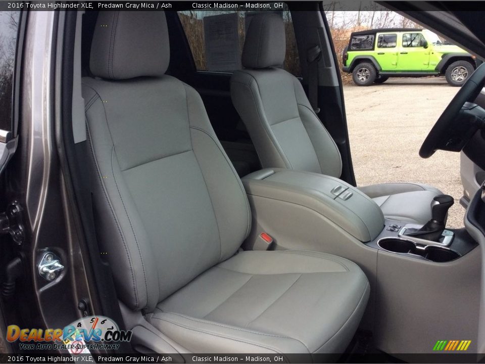 2016 Toyota Highlander XLE Predawn Gray Mica / Ash Photo #23