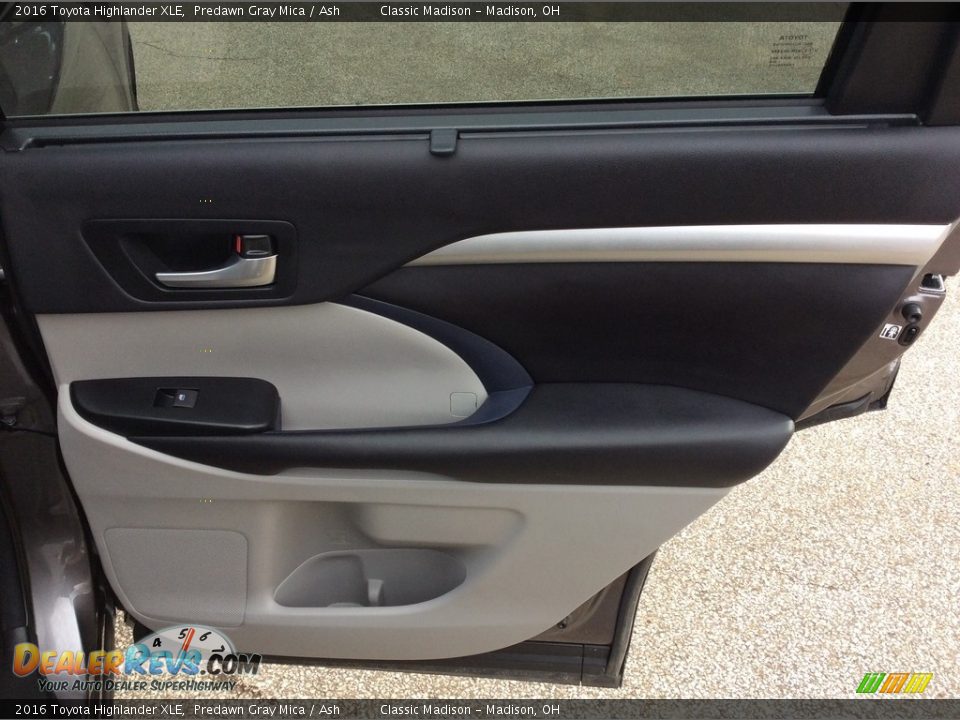 2016 Toyota Highlander XLE Predawn Gray Mica / Ash Photo #24