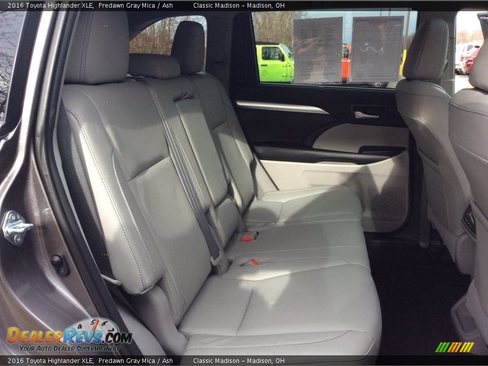 2016 Toyota Highlander XLE Predawn Gray Mica / Ash Photo #25