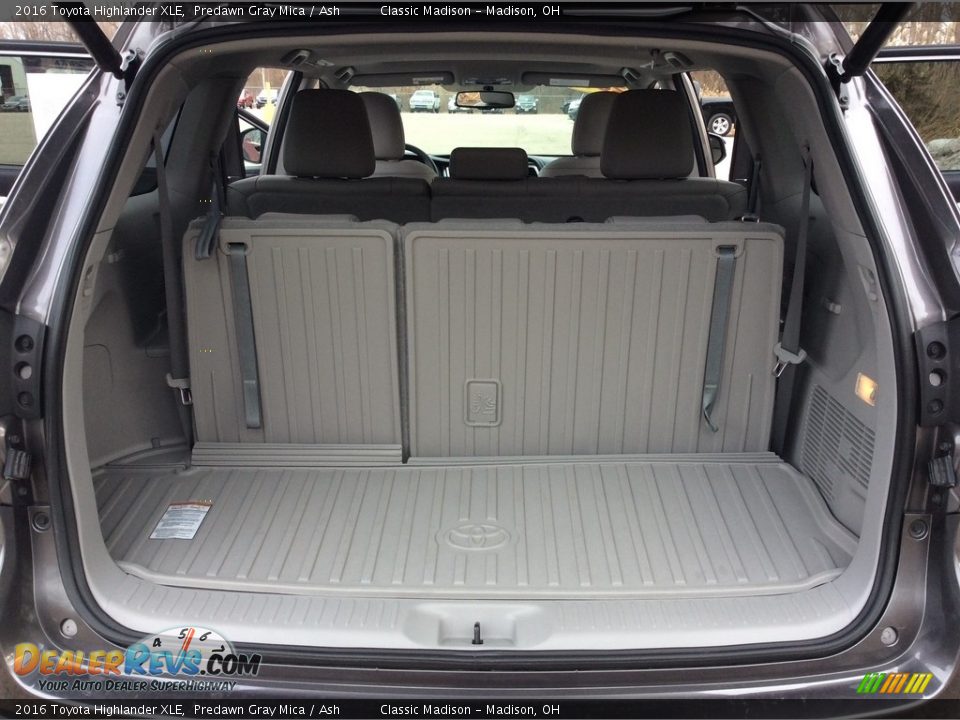 2016 Toyota Highlander XLE Predawn Gray Mica / Ash Photo #29