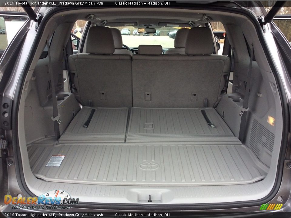 2016 Toyota Highlander XLE Predawn Gray Mica / Ash Photo #30