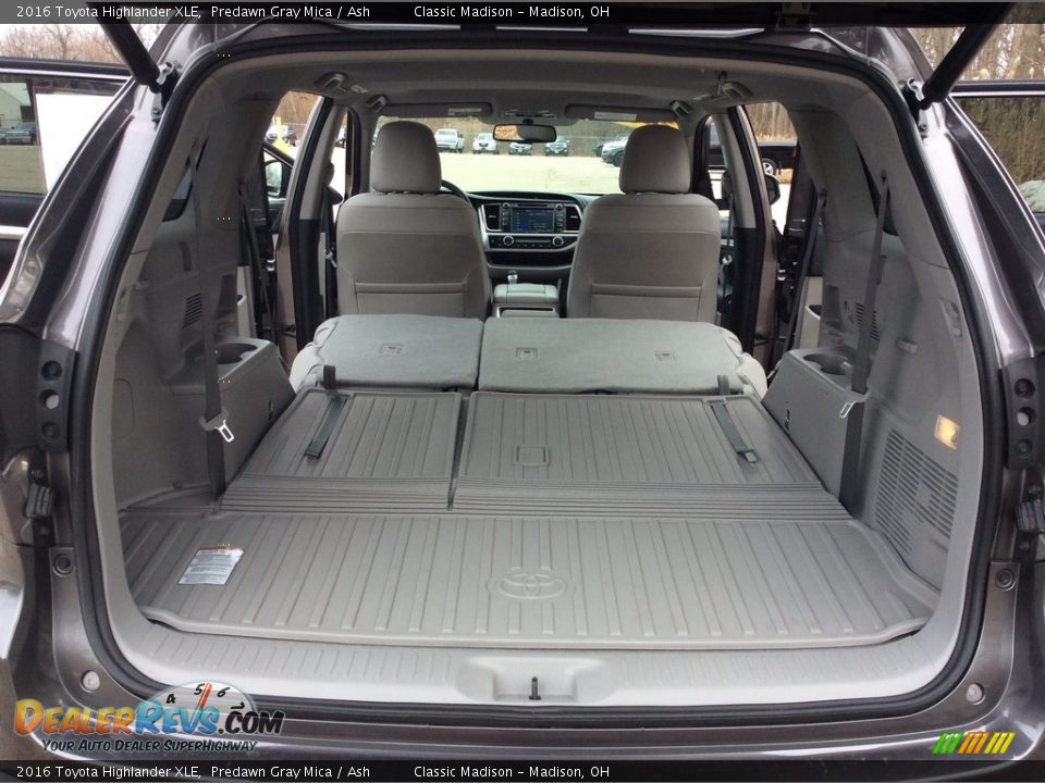 2016 Toyota Highlander XLE Predawn Gray Mica / Ash Photo #31